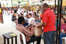 El maestro Kiz&uacute; descifra la magia del bombo golpeador y ense&ntilde;a sobre la sanaci&oacute;n de la marimba