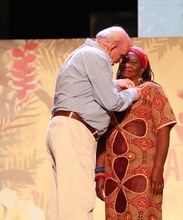 Medalla al M&eacute;rito C&iacute;vico Santiago de Cali, a la cantora Aura Mar&iacute;a Gonz&aacute;lez Lucum&iacute;