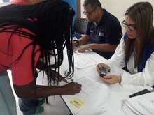 En Cali 150 v&iacute;ctimas del conflicto armado recibieron segunda entrega de bonos de alimentaci&oacute;n