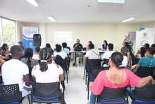 En Cali 150 v&iacute;ctimas del conflicto armado recibieron segunda entrega de bonos de alimentaci&oacute;n