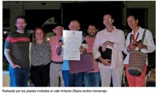 Rodeado por los poetas invitados el vate Antonio Zibara recibio homenaje.