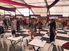 El sabor de la salsa en el baile de los turistas extranjeros