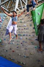 Ni&ntilde;as, ni&ntilde;os y j&oacute;venes del &aacute;rea de renovaci&oacute;n urbana, se le midieron al reto y participaron de forma activa en el programa &ldquo;V&eacute;rtigo&rdquo;.