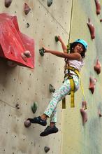 Ni&ntilde;as, ni&ntilde;os y j&oacute;venes del &aacute;rea de renovaci&oacute;n urbana, se le midieron al reto y participaron de forma activa en el programa &ldquo;V&eacute;rtigo&rdquo;.