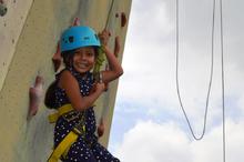 Ni&ntilde;as, ni&ntilde;os y j&oacute;venes del &aacute;rea de renovaci&oacute;n urbana, se le midieron al reto y participaron de forma activa en el programa &ldquo;V&eacute;rtigo&rdquo;.