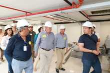 Alcalde Armitage supervis&oacute; obras de remodelaci&oacute;n del edificio Bulevar de la Avenida Sexta 