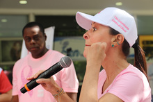 Con zumba rosa, cale&ntilde;as bailaron contra el c&aacute;ncer de seno