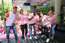 Con zumba rosa, cale&ntilde;as bailaron contra el c&aacute;ncer de seno