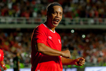 La magia de Ronaldinho y el f&uacute;tbol en paz fueron protagonistas en el Pascual