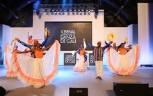 Este domingo aprende a bailar con artistas de la Bienal Internacional de Danza