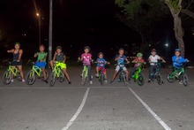 Con sesiones gratuitas que promueven el deporte la alcald&iacute;a de Cali convirti&oacute; la unidad Alberto Galindo en un espacio para la familia