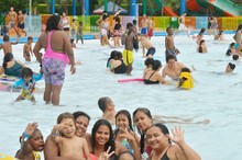 Con el programa Cali Acoge 650 cale&ntilde;os disfrutaron de las atracciones del Acuaparque de la Ca&ntilde;a