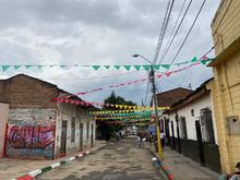 Cali ya tiene su Calle de la Alegr&iacute;a, la pintaron habitantes de calle en proceso de resocializaci&oacute;n
