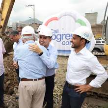 Minvivienda y alcalde Armitage ponen la primera piedra en el proyecto Epicentro de Ciudad Para&iacute;so