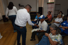 Los adultos mayores cuentan con una gu&iacute;a que los hace m&aacute;s felices y saludables