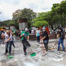La jornada de limpieza afianz&oacute; el compromiso de la ciudadan&iacute;a cale&ntilde;a