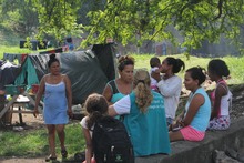 Para brindar soluciones humanitarias, Gobierno Ospina hizo jornada de sensibilizaci&oacute;n en asentamiento de migrantes venezolanos