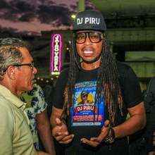 Emotivo homenaje de los artistas cale&ntilde;os en rechazo a la violencia