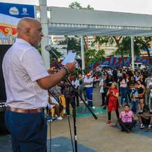 Emotivo homenaje de los artistas cale&ntilde;os en rechazo a la violencia