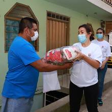 Mercados puerta a puerta llegan a poblaci&oacute;n m&aacute;s vulnerables de Cali 