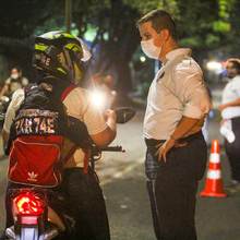 La crisis contin&uacute;a y el control aumenta