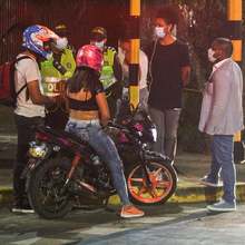 La crisis contin&uacute;a y el control aumenta