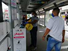 Alcald&iacute;a invita a desinfectarse con gel antibacterial en estaciones del MIO