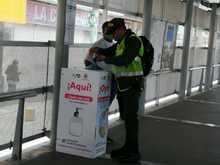 Alcald&iacute;a invita a desinfectarse con gel antibacterial en estaciones del MIO