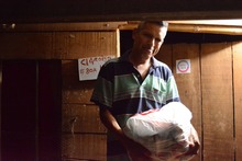 Cuatro mil sonrisas durante entrega de mercados en zona de ladera