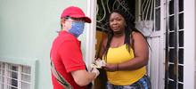 Puerta a puerta se entregaron ayudas humanitarias en San Cayetano y El Nacional