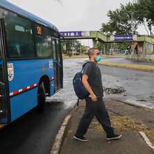 Cr&oacute;nica: La S21, una ruta del MIO que transporta vida