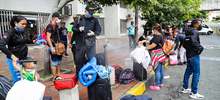 Desinfecci&oacute;n de equipaje a migrantes venezolanos durante proceso de repatriaci&oacute;n
