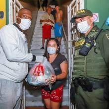 La Alcald&iacute;a de Cali le madrug&oacute; al barrio Sucre con ayudas humanitarias
