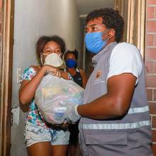 La Alcald&iacute;a de Cali le madrug&oacute; al barrio Sucre con ayudas humanitarias