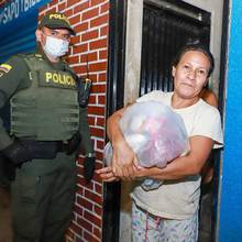 La Alcald&iacute;a de Cali le madrug&oacute; al barrio Sucre con ayudas humanitarias