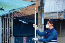 La Secretar&iacute;a de Vivienda Social y H&aacute;bitat particip&oacute; activamente en la jornada de limpieza y desinfecci&oacute;n realizada hoy (19.04.2020) en el sector La Casona, oriente de la ciudad. 