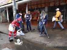 La Secretar&iacute;a de Vivienda Social y H&aacute;bitat particip&oacute; activamente en la jornada de limpieza y desinfecci&oacute;n realizada hoy (19.04.2020) en el sector La Casona, oriente de la ciudad. 