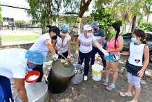 Olla comunitaria en Los L&iacute;deres y Puertas del Sol, solidaridad de cale&ntilde;os