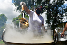 Olla comunitaria en Los L&iacute;deres y Puertas del Sol, solidaridad de cale&ntilde;os