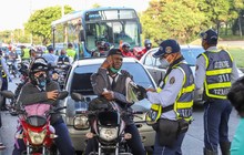 Conductores de veh&iacute;culos siguen incumpliendo la medida de pico y vida