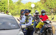 Conductores de veh&iacute;culos siguen incumpliendo la medida de pico y vida