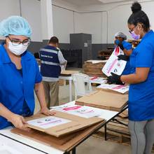 200 mil cale&ntilde;os vulnerables beneficiados con ayudas humanitarias