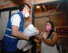 Infraestructura apoya la entrega de mercados en la comuna 19