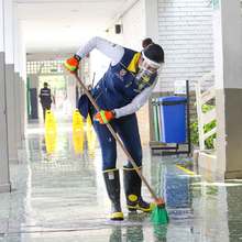 Limpieza y desinfecci&oacute;n en escenarios de circulaci&oacute;n de la Polic&iacute;a Nacional