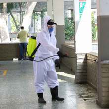 Limpieza y desinfecci&oacute;n en escenarios de circulaci&oacute;n de la Polic&iacute;a Nacional