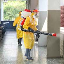 Limpieza y desinfecci&oacute;n en escenarios de circulaci&oacute;n de la Polic&iacute;a Nacional