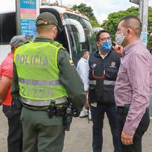 Inmovilizan bus que iba a transportar venezolanos sin autorizaci&oacute;n 