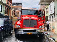 Escoba en mano, habitantes de Floralia lavaron sus espacios p&uacute;blicos