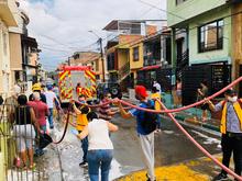 Escoba en mano, habitantes de Floralia lavaron sus espacios p&uacute;blicos