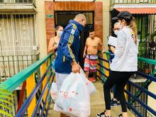 1.500 familias agradecieron la entrega de kits alimentarios en el sector Altos de Santa Elena  